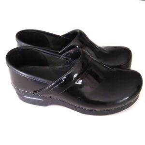Dansko Pro clogs black patent leather MSRP 145 size 8 Women activewear comfort